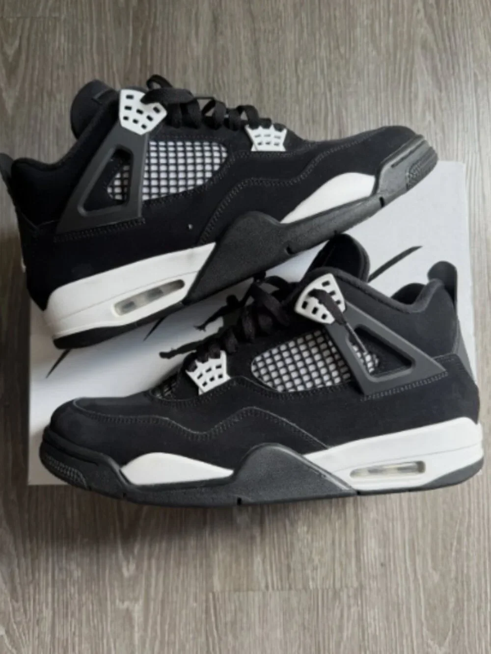 Air Jordan 4 Retro White Thunder